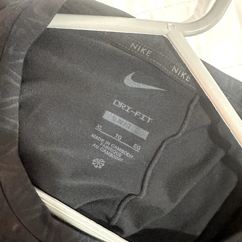 Nike Women's Black Patterned Crop Top